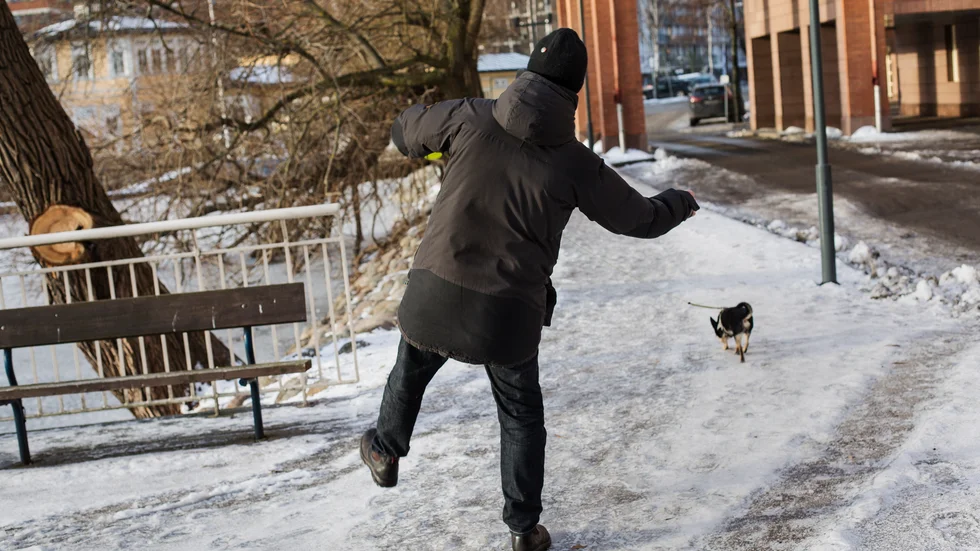 Det är främst människor i medelåldern som halkar och slår sig så illa att de får frakturer, menar Caroline Sköld. Oftast handlar det om frakturer på hand- och fotleder, men även höfter, axlar och ryggen.