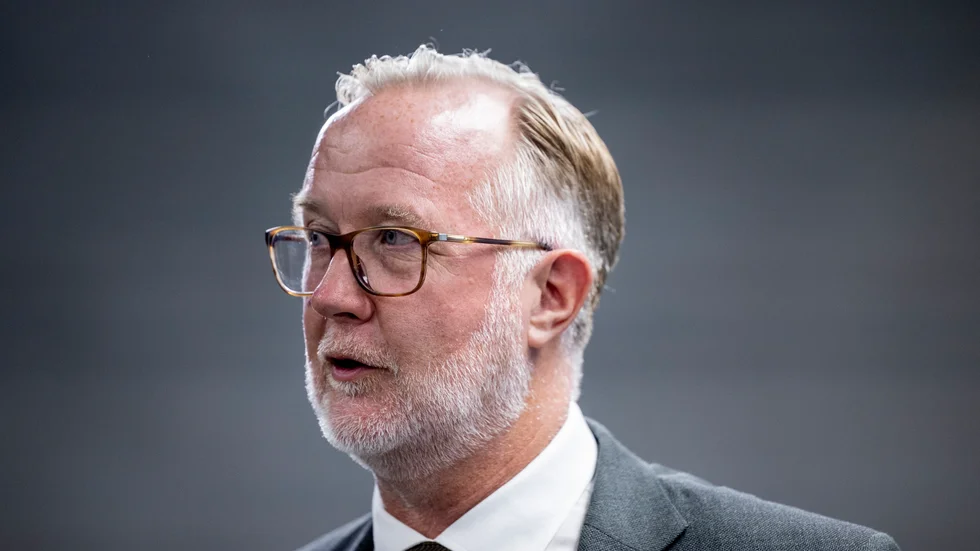 Arbetsmarknadsminister Johan Pehrson (L) säger att pengarna måste användas på ett bättre sätt. Arkivbild.