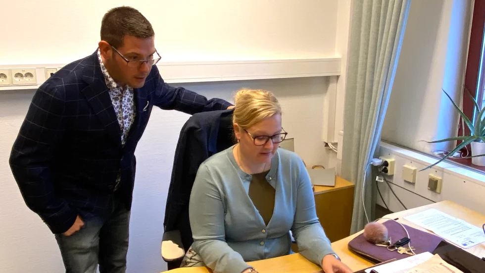 Företagsrådgivaren Fredrik Sundqvist och verksamhetsledaren Anna Lövheim på Tillväxt Finspång får ge sig till tåls ytterligare en vecka innan kommunstyrelsen rett ut vad som gäller runt finansieringen av verksamheten.