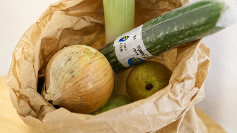 Matpriserna blir dyrare, vilket märks, säger folk som vi pratar med på stan. 