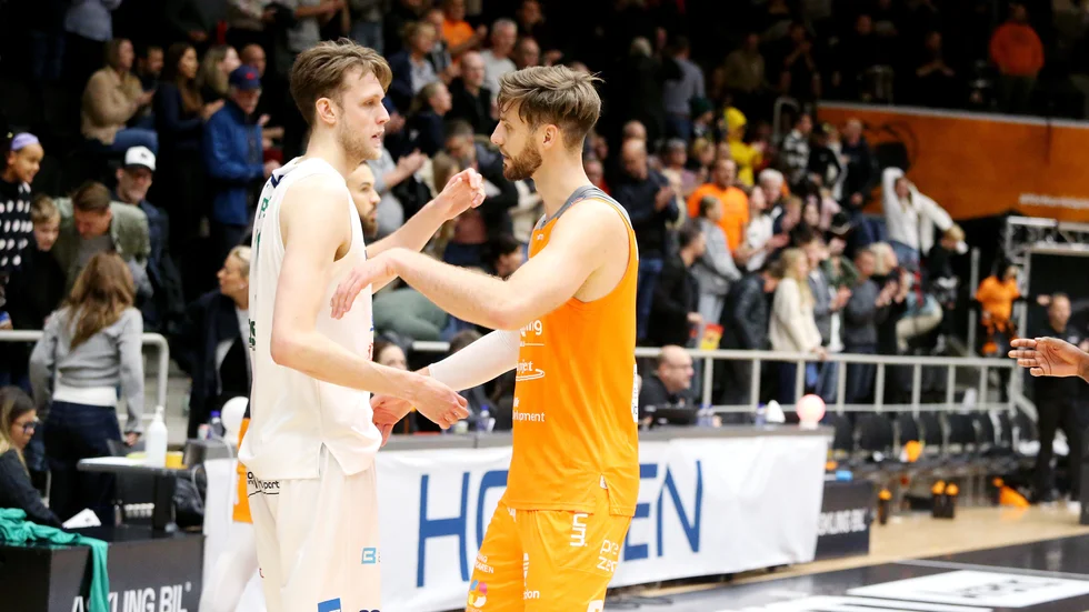 Nick Spires och Adam Ramstedt efter mötet i Stadium Arena.