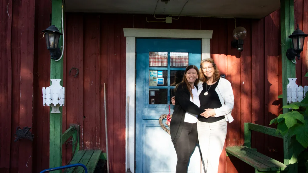 Linda Engman och Kristina Holmberg fick bra kontakt direkt och nästa vecka genomförs ägarbytet av Ralph Lundstengården i Ersnäs.