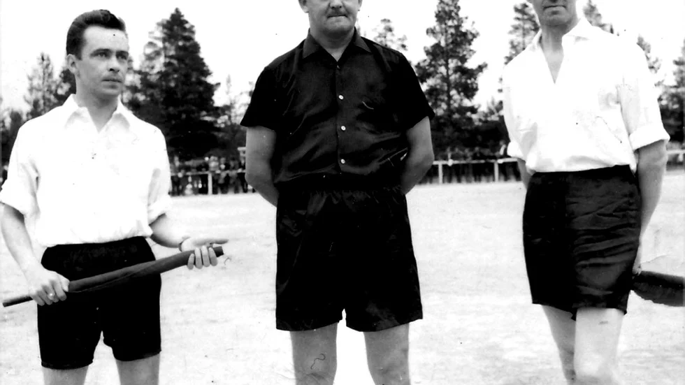 Under främst 1950-talet var ”Lill-Arne” en uppskattad fotbollsdomare. Här ses han längst till vänster tillsammans med dåtida domarkollegorna Bengt Edström och Folke Isaksson.