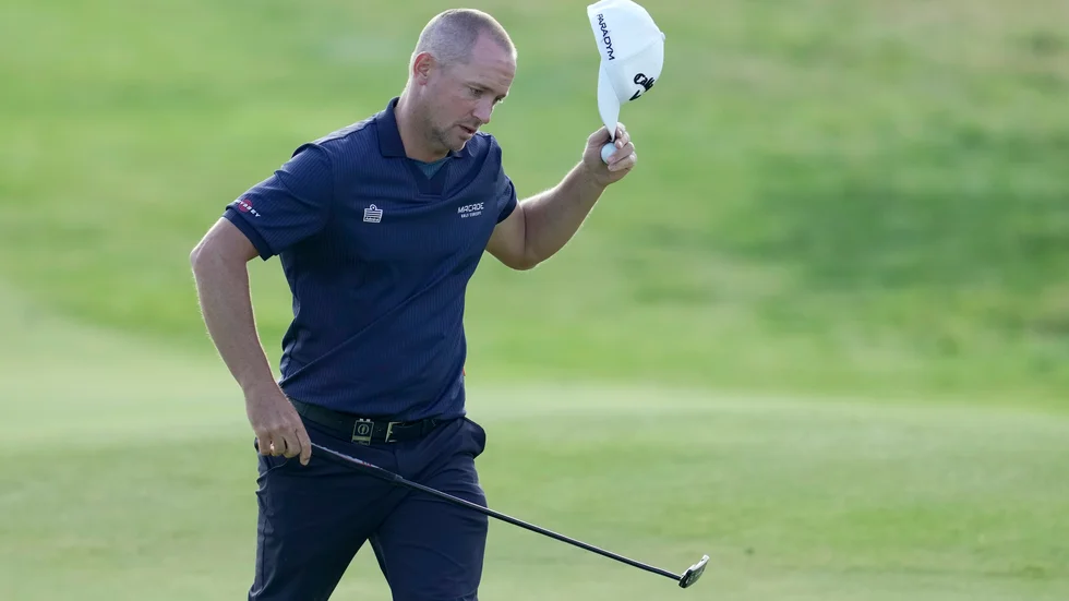 Alex Norén har gått starkt under torsdagen på Royal Liverpool.