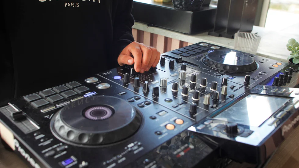 Kevin Aoun är redo att fortsätta flippa vax. I 12 år har han jobbat som DJ och hoppas att det kontaktnät han byggt upp under åren kommer att vara till nytta i sin nya verksamhet.