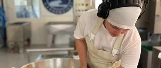 Hon lär ut konsten att göra mozzarella – ostproducent i Harbo