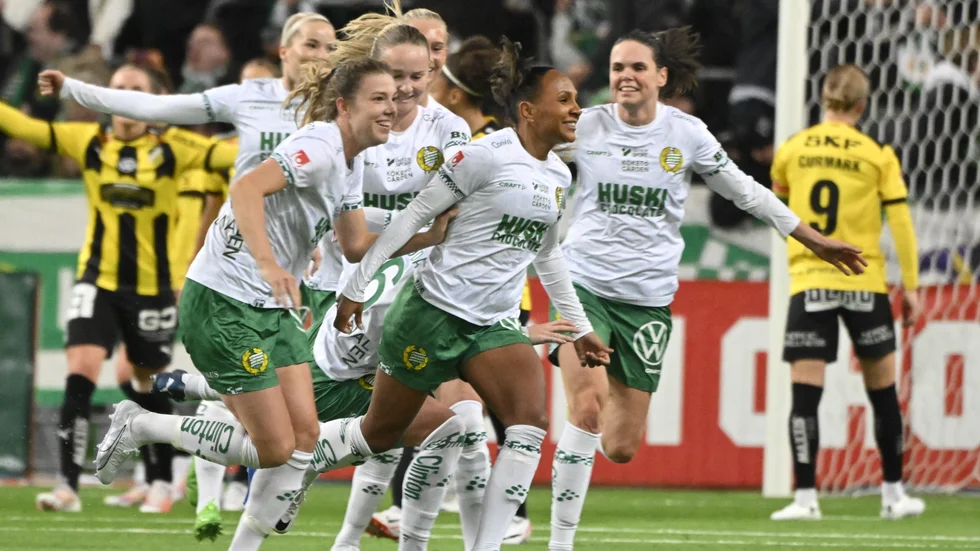 Jubel efter att Hammarbys Madelen Janogy gjort 2–0 under söndagens damallsvenska match mot Häcken.