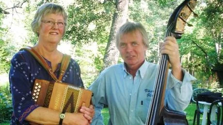 I frisksportsstugan i Totebo  blir det musikcafé med underhållning av Birgitta Lundström, Durspelssmederna och Tommy Pettersson, Västerviks Glapack, som  korades till Årets personlighet på durspelsstämman i Ankarsrum.