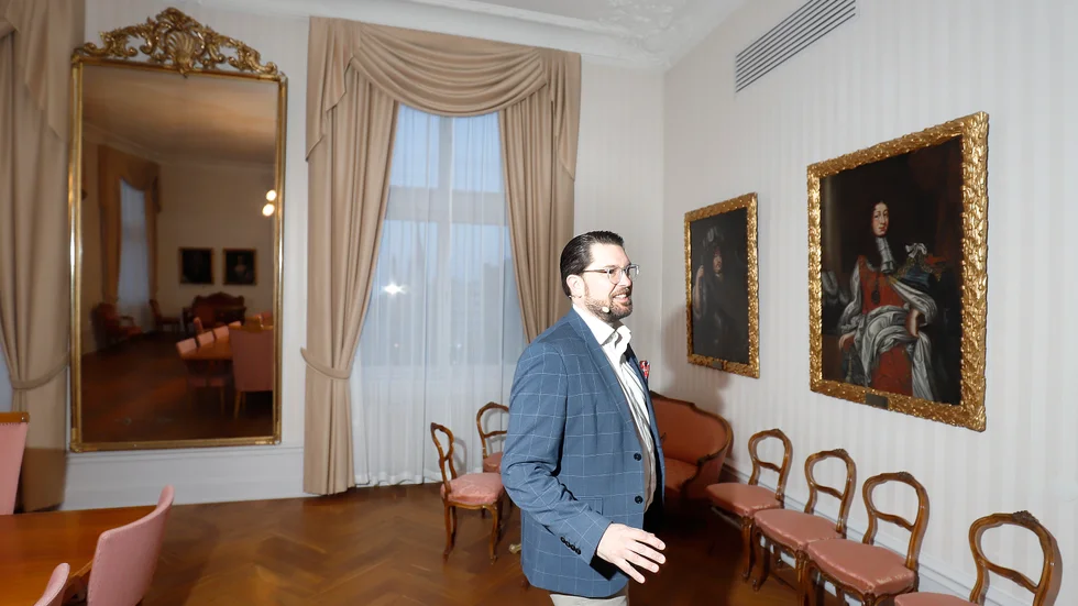 Sverigedemokraterna drar tillbaka sin motion om särlagstiftning för gängkriminella, noterar Toggan "helt orelaterat" till efterspelet kring partiledare Jimmie Åkessons bröllop. 