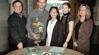 Torsten Andersson, Jens Fellke, Helena Egerlid, Anna Kern och Rebecca Forsgren Malmström har tillsammans gjort den senaste boken om Astrid Lindgren , Rebellen från Vimmerby, som kommer ut i dagarna. Foto: HANS BRANDIN
