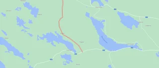 Lastbil har fått stopp – blockerar vägen 