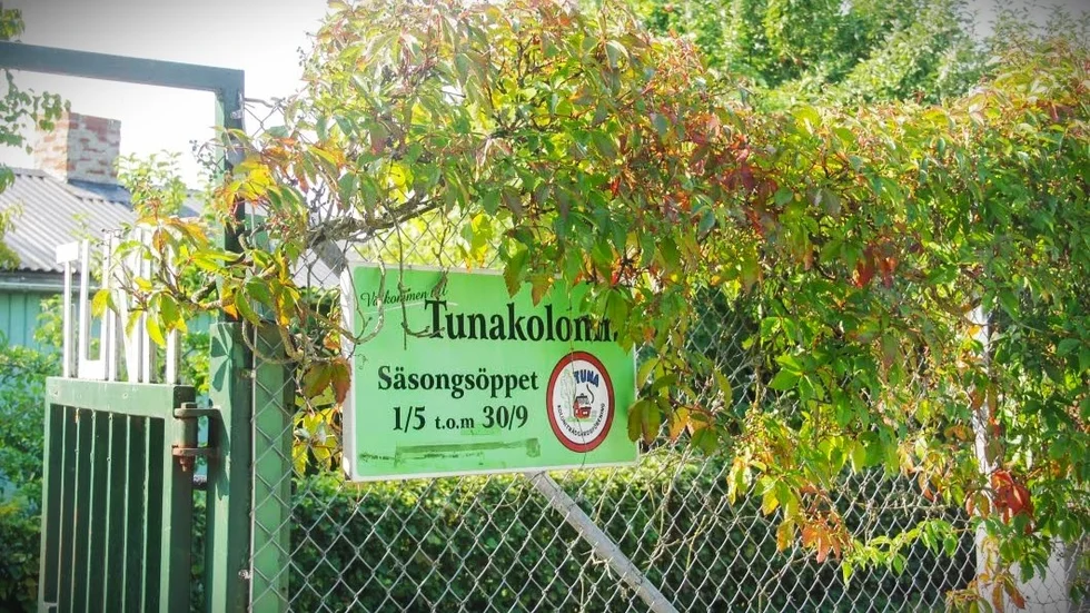 Tunakolonin måste nu betala en så kallad lägenhetsavgift för vatten, trots att de inte får dra in vatten i stugorna.