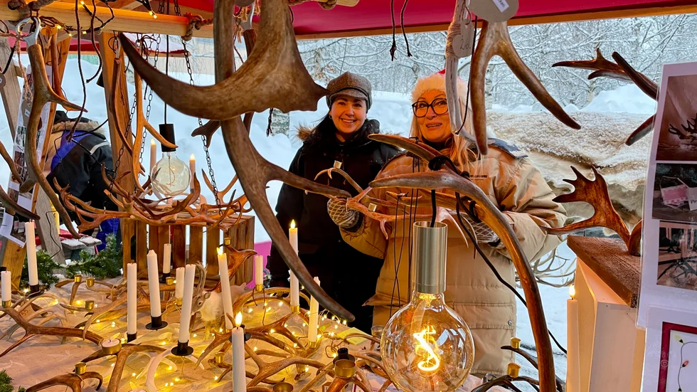 Jenny Stenman och Anki Egmalm from the company Lyckan in Jörn were rewarded Best market stand for their candlesticks made of reindeer antlers.