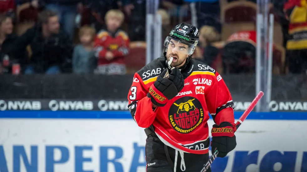 Luleås Frederic Allard med sitt tandskydd.
