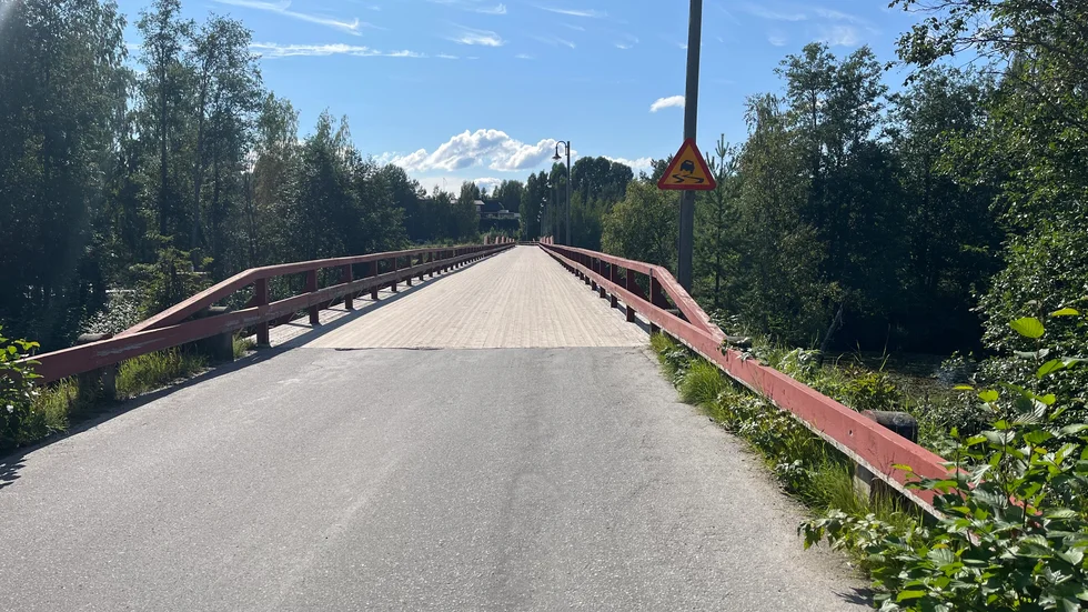 Föraren stoppades av polis efter att ha kört över Lejonströmsbron.