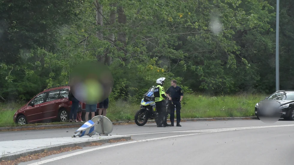 Strax efter 17.30 larmade SOS Alarm om att en personbil varit med om en trafikolycka på Rydsvägen i Linköping.