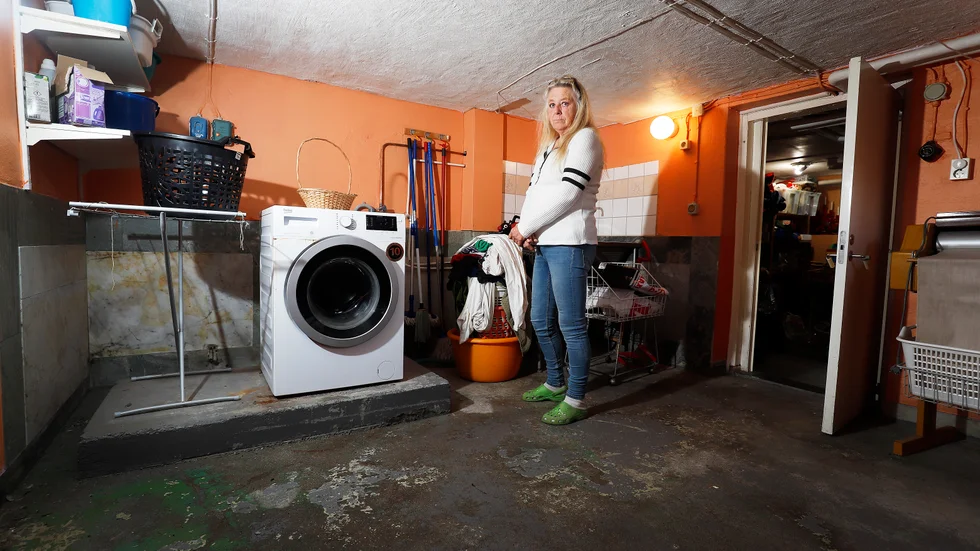 Susanne Bengtsson har sedan några år tillbaka fuktsador i sin källarvåning – skador som enligt henne är orsakade av kommunen.