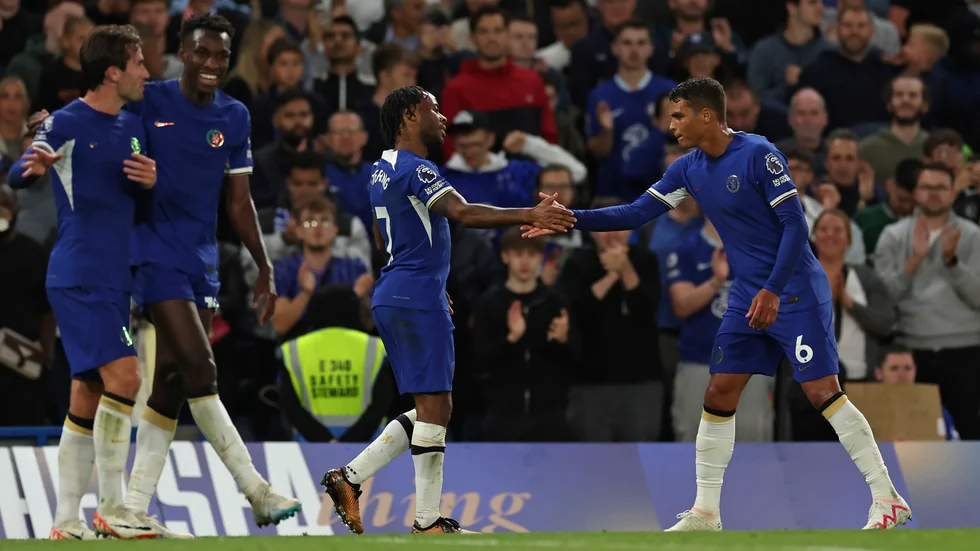 Raheem Sterling, i mitten, stod för två mål och en assist när Chelsea slog Luton.