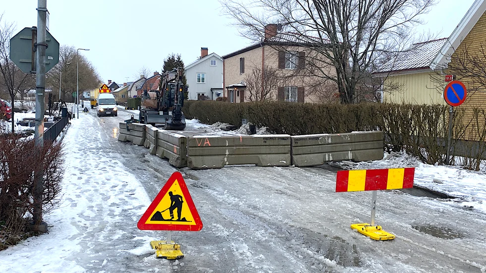 En vattenläcka uppstod på Långgatan i S:t Ilanområdet på onsdagen. Flera fastigheter i området blev utan vatten.