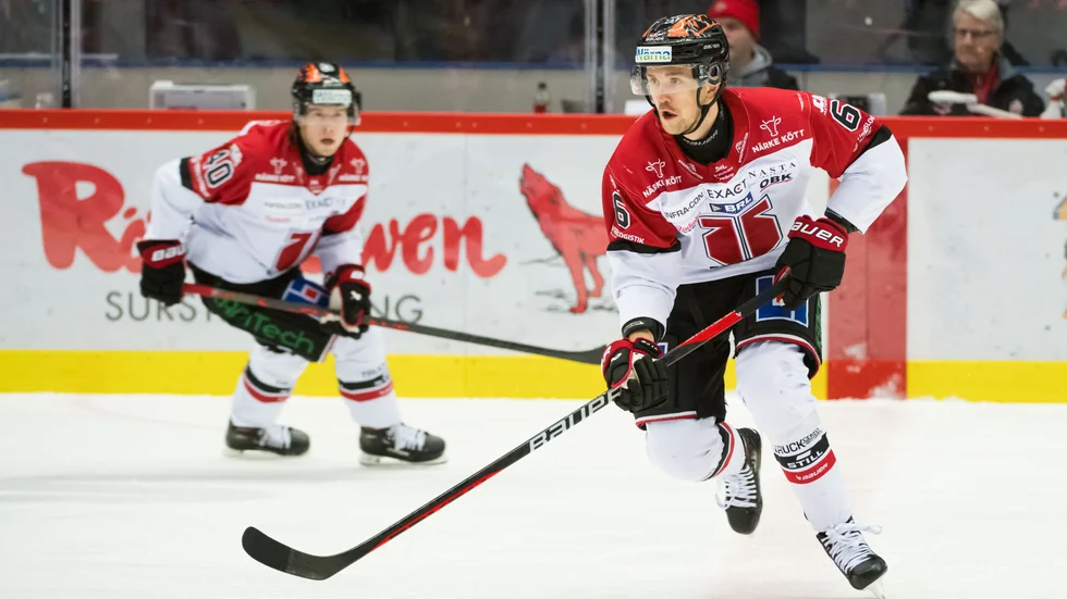 Filip Berglund och Örebro kunde ta en straffseger i Skellefteå – efter en tung tid.