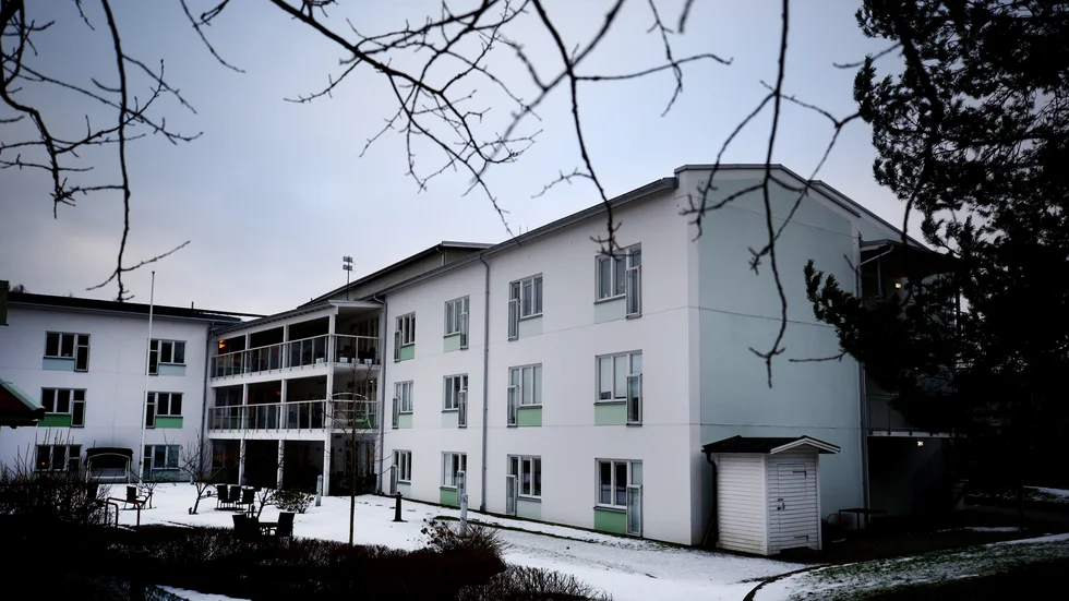 Attendo har hittills inte gett någon förklaring till hur kvaliteten på deras boende på Ekebyvägen i Eskilstuna kunnat försämrats så mycket på så kort tid. Inte heller har bolaget gett några konkreta besked hur det tänker åtgärda missförhållandena.