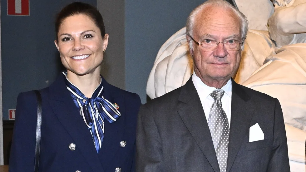 Carl XVI Gustaf har suttit mer än 50 år på tronen. Kronprinsessan Victoria är tronarvinge.