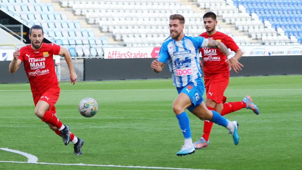 Albert Johansson kan vinna både serien och skytteligan i division 2.