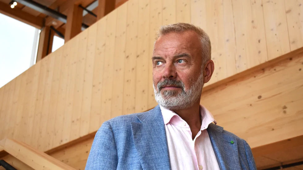Att säkra civilt och militärt flyg, hamnens kapacitet för uttransport, elkraftsproduktion och distribution, samt livsmedelsförsörjning och lagringskapacitet är delar som är viktiga för totalförsvaret i regionen, enligt säkerhetsexperten Jörgen Holmlund.