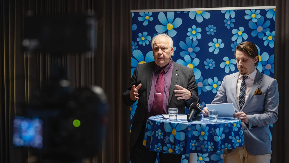 Christer Olsson och Jonathan Othén, regionråd för SD, säger att partiet nu kräver inflytande för att stöjda den borgerliga alliansen i Region Uppsala.