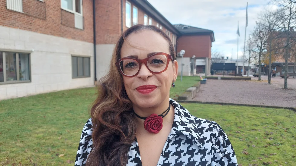 Elaine Sanches är verksamhetschef på Kvinnojouren Hultsfred Vimmerby som nu tvingats göra sig av med ett av sina stödboenden för att de inte har råd att betala hyran.