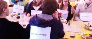 Elever på folkhögskolan protesterar
