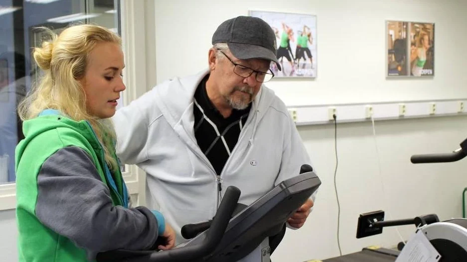 Invigning. Jan-Eric Wirvén tittade på Korpens nya lokaler och passade på att diskutera med instruktören Elin Berntsson.