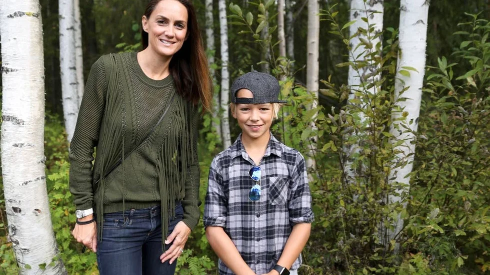 London. Michel Brunnberg, London, och hennes son Carl, 12 år, har bott tre nätter på Treehotel. Michel är skeptisk till tanken på vindkraftverk i närheten av hotellet.