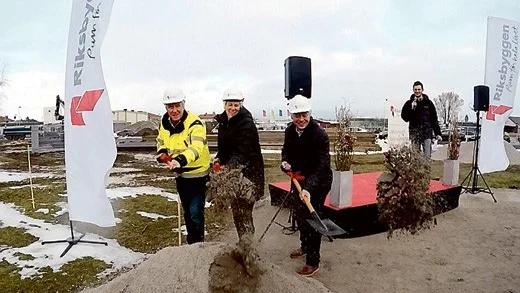 Anders G Jacobson Stina Edlund samt Sten - Åke Pettersson tar tag och "Spadar".