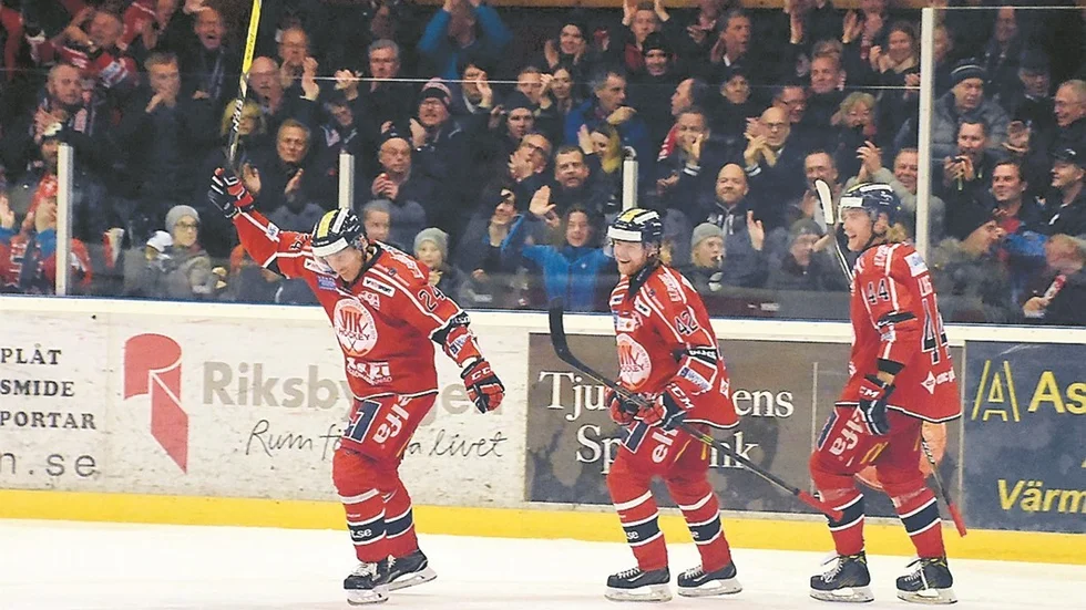Senast Västervik och Timrå möttes vann VIK med 5-3. Då var det Conny Strömberg (t v) som öppnade målskyttet. Foto: Mikael Kindman