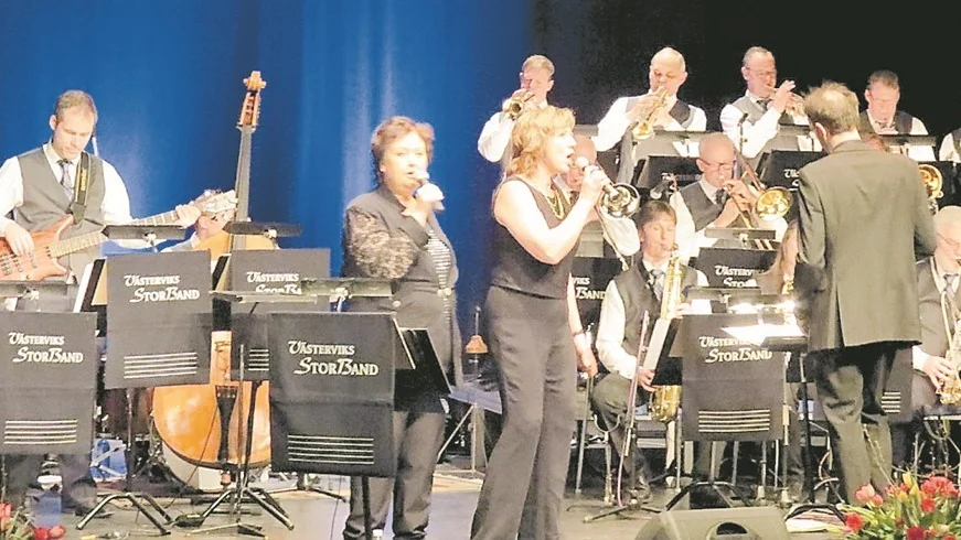 Västerviks Storband med Babben Larsson och Ingrid Lindebratt. Foto: Åsa Thaberman
