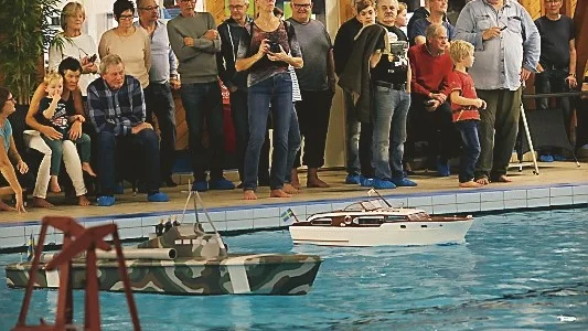 Evenemanget lockade mycket folk till Gullringens simhall. Foto: Roelof Stroetinga