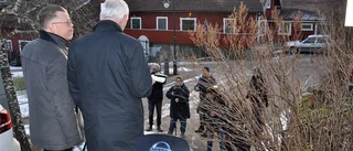 Ett laddat toppmöte på parkeringen