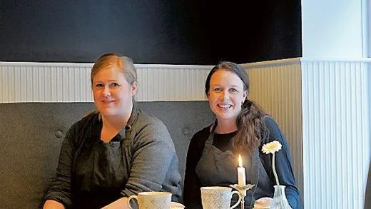 Anna-Carin Vestman och Frida Johansson är glada över beslutet att starta caféet A piece of cake.