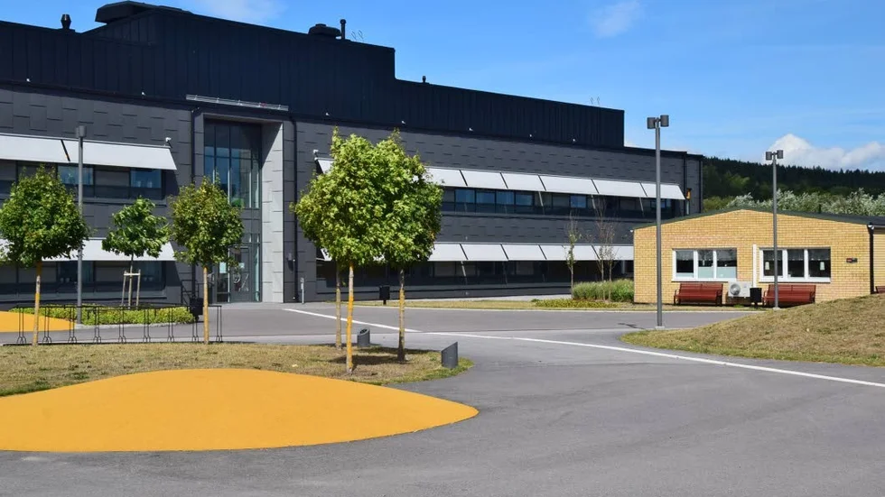 Skolgården på Värgårdsskolan i Kisa är snart full med liv och rörelse igen.