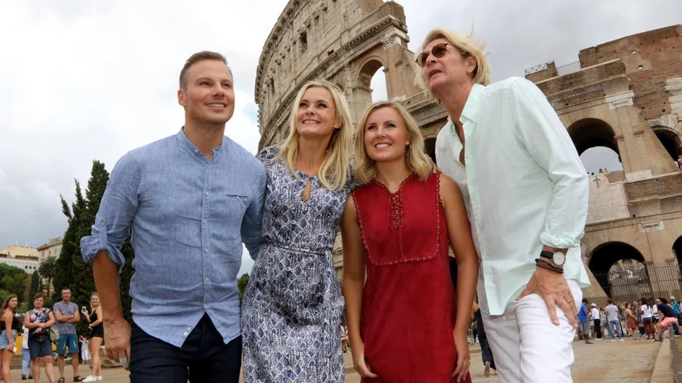 Magnus Carlsson, Sofia Källgren, Elisa Lindström och Tommy Nilsson sätter en italiensk känsla och krydda i årets Christmas Night, som landar i länet i början av december.