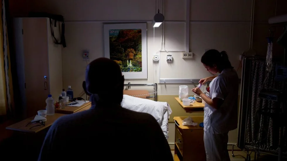Allt fler sängar får stå tomma och Östergötland hamnar i bottenskiktet när det gäller antalet vårdplatser per tusen invånare. 





som har lägst antal vårdplatser per tusen invånare visar en rapport från Socialstyrelsen.