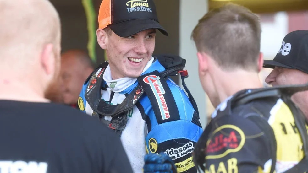 Dackarnas Joel Kling blev svensk juniormästare i speedway sent under fredagskvällen.