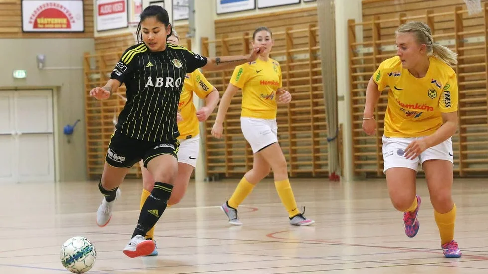 Tidigast höstsäsongen 2019 kan Malin Engström spela fotboll igen.