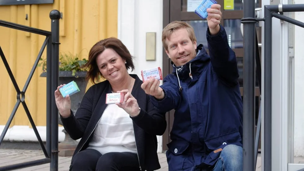 I april satt Eva Kindstrand-Drie och Fredrik Thalin i kylan och ville sälja biljetter, nu är kvällen snart här.
