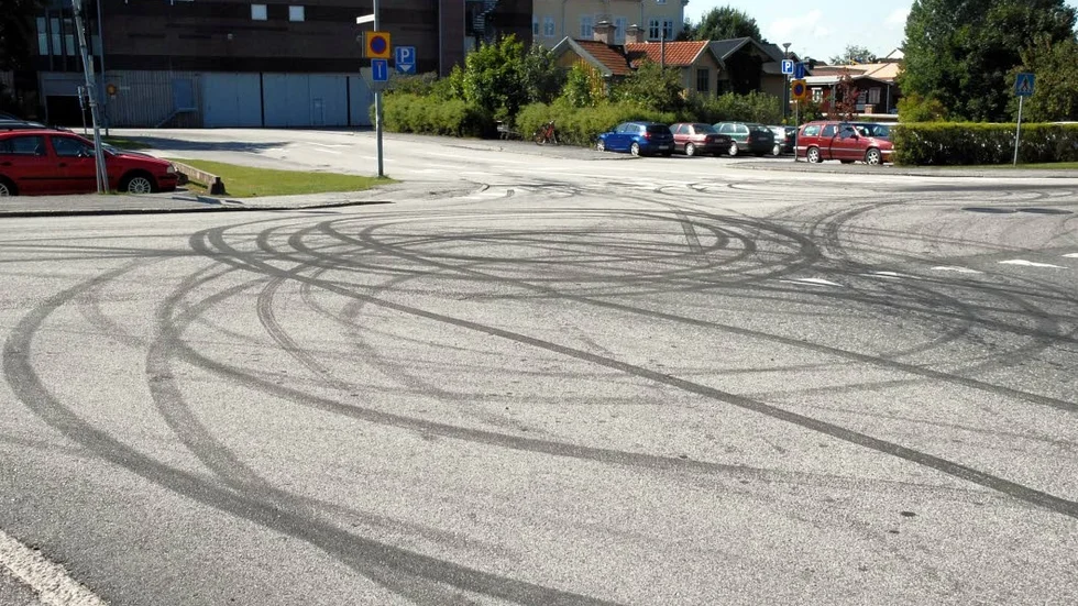 Så kallad drifting är en del av buskörningen.