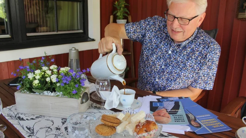 Nu kan Anders Andersson tillåta sig att luta sig tillbaka och njuta av en kaffe på altanen, men han räds vad som händer med Virserums båda läkare om S river upp vårdvalet.