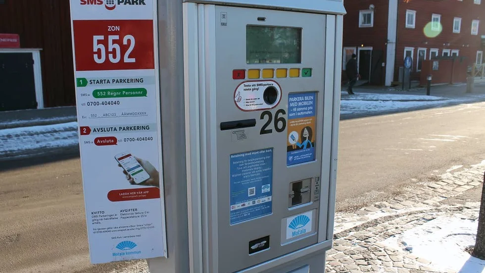 P-automat. Från och med nu går det att använda de nya mynten, som släpptes i höstas, för att betala parkeringsavgift på Motala kommuns parkeringar.
