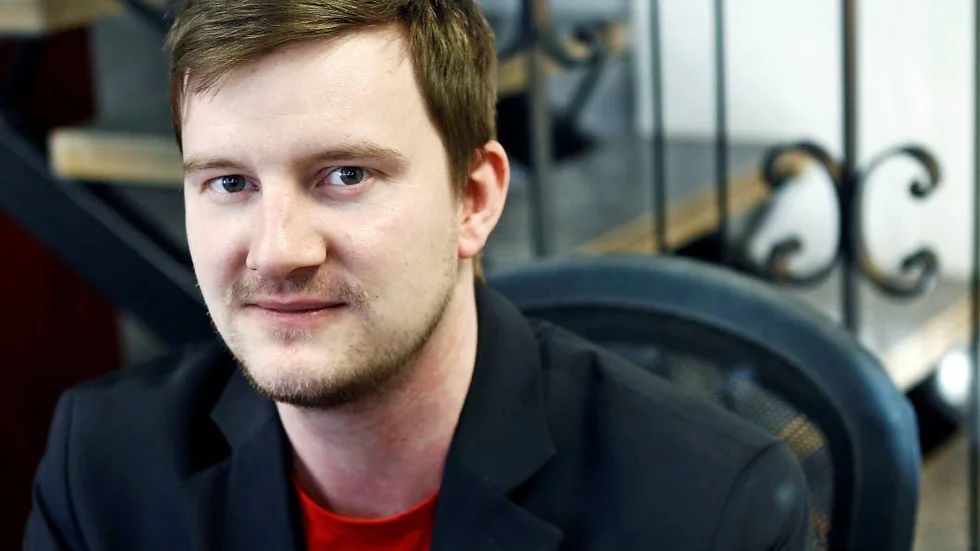 Andreas Ekman är resesäljare på Resecity i Motala.