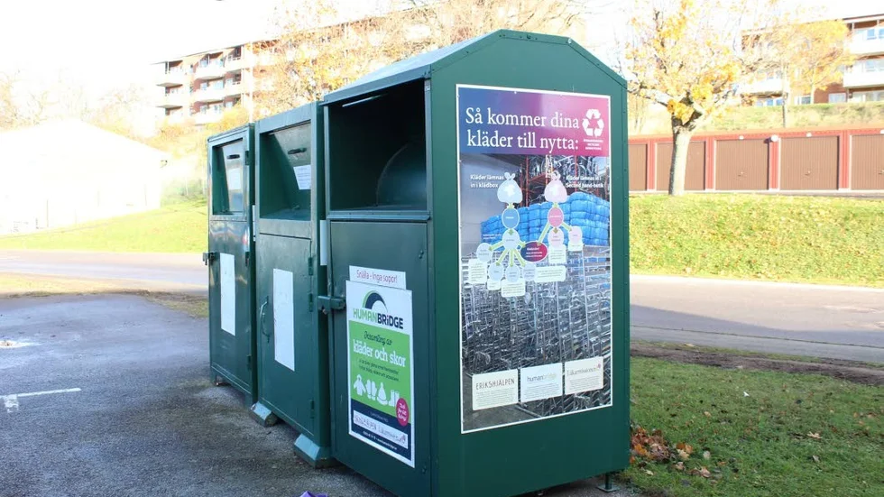Stöld. På söndagen drabbades Human bridge och Erikshjälpens klädinsamling i Gamleby av tjuvar. En tog sig in i containern för att sedan lassa ut påsar med kläder som medhjälparen samlade upp.